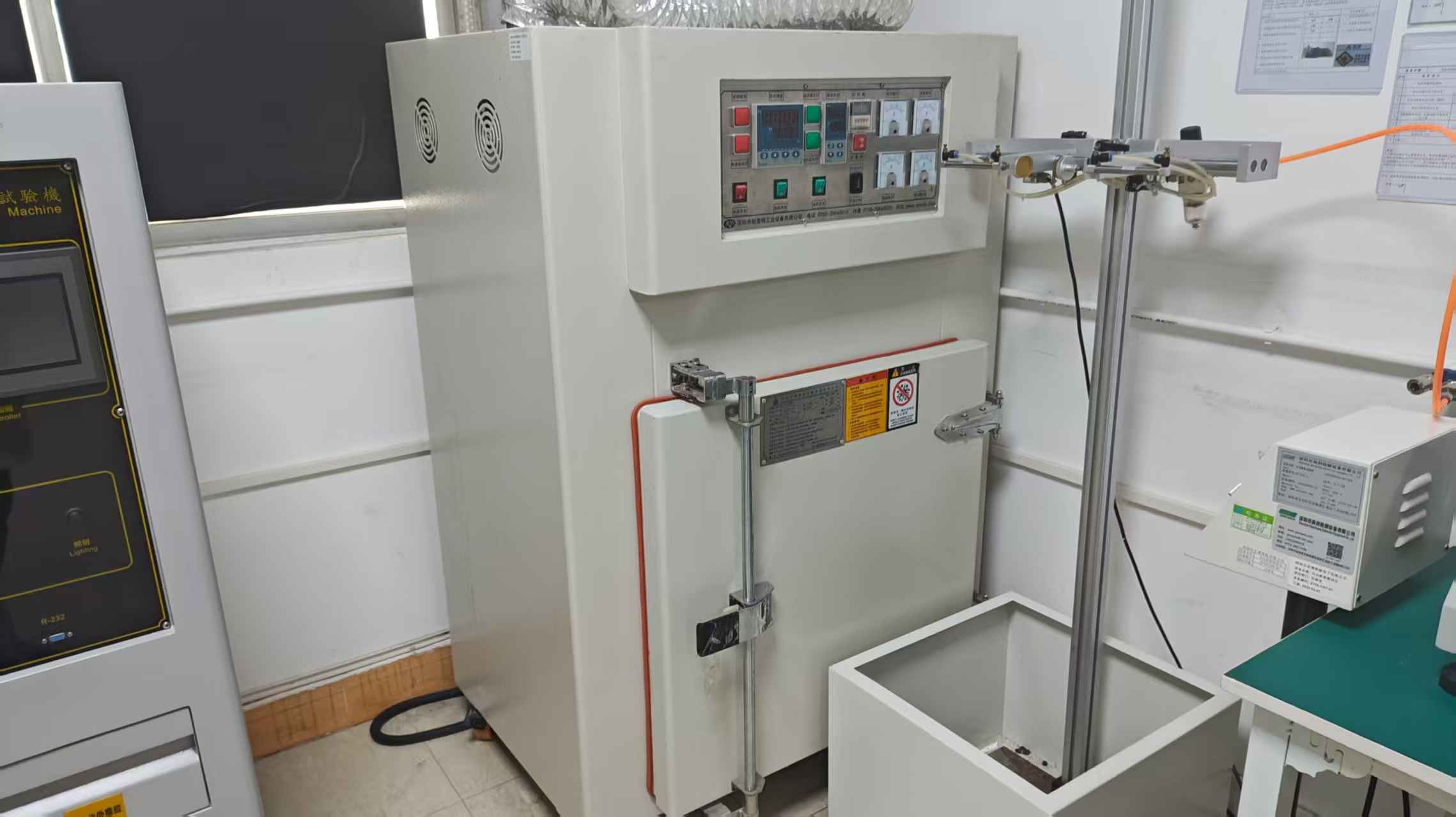 High-temperature cabinet for lithium battery safety