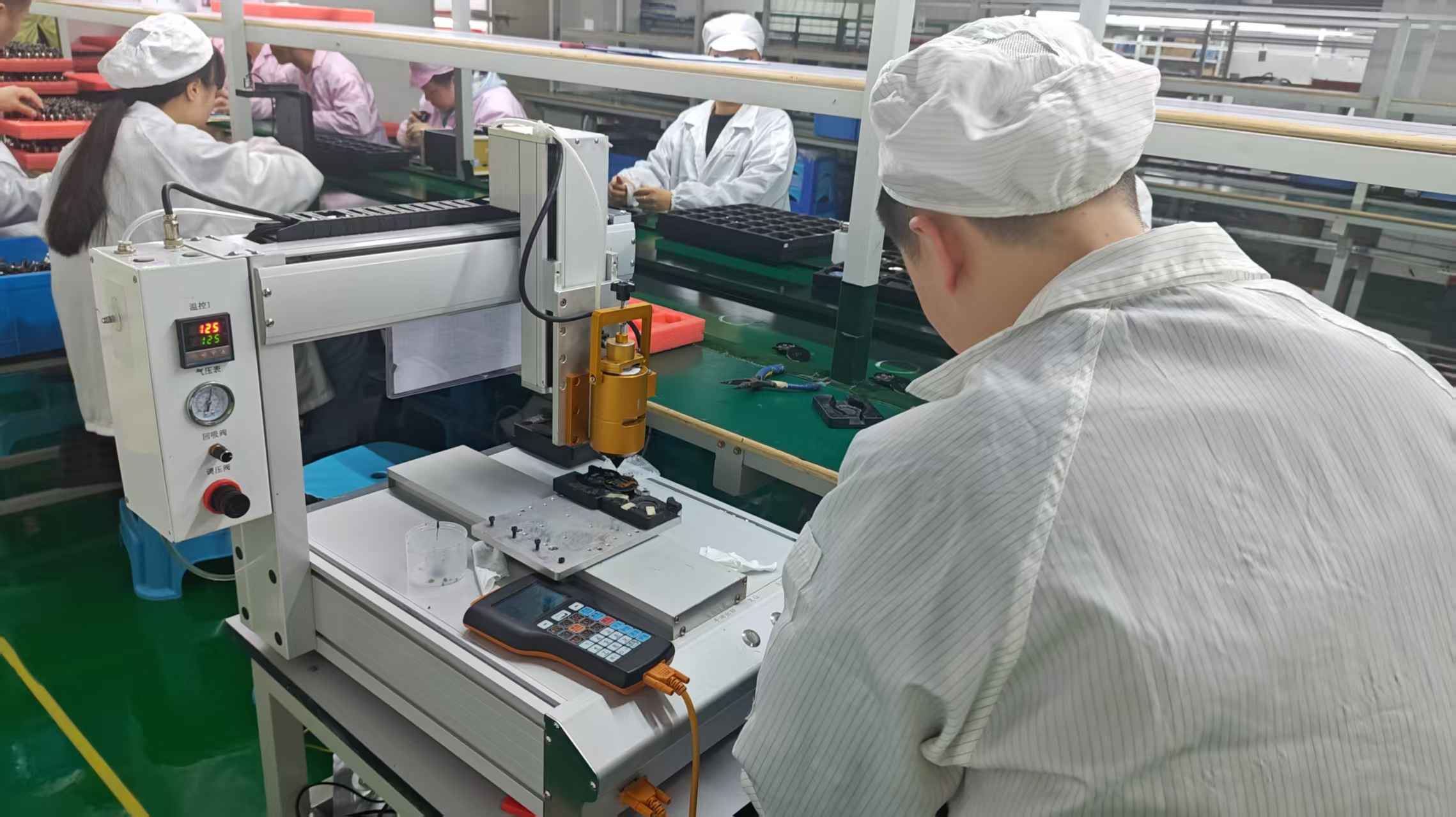 Auto Gluing Machine